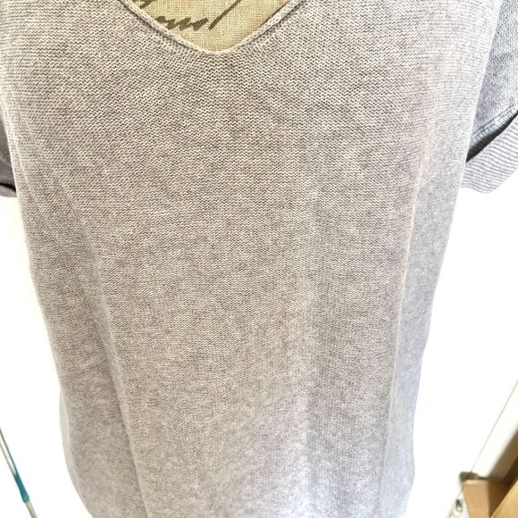 Dip Womens Sweater Top Size Medium Gray Short Sleeve Ribbed Roll Neckline Slit - Picture 8 of 12